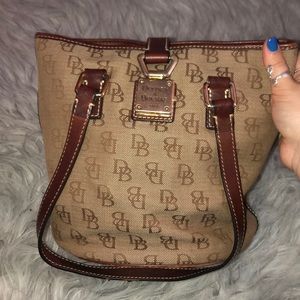 Dooney & Bourke North South Bucket bag